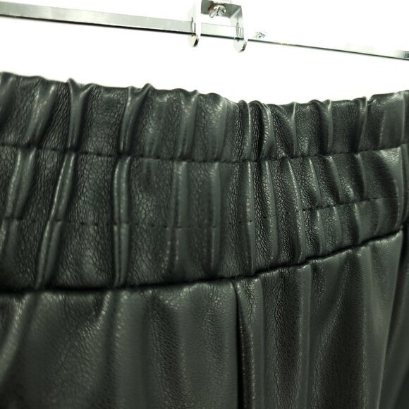 Fabletics Faux Vegan Leather Stretch Waistband Active Shorts Pockets M Black - Picture 15 of 16